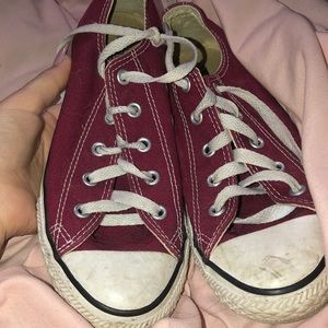Maroon low top converse